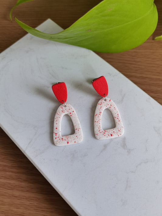 Boucles d'oreilles Triangle ajouré - Rouge