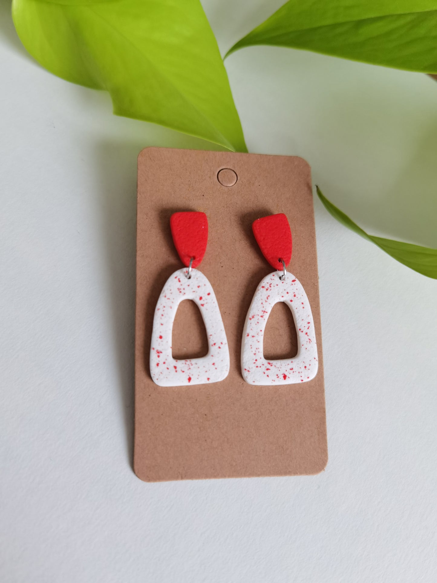 Boucles d'oreilles Triangle ajouré - Rouge